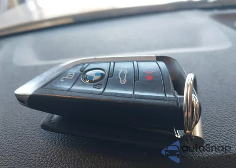 2022 BMW 330I xDrive z USA, uszkodzony, nr VIN 3MW5R7J01N8C57424